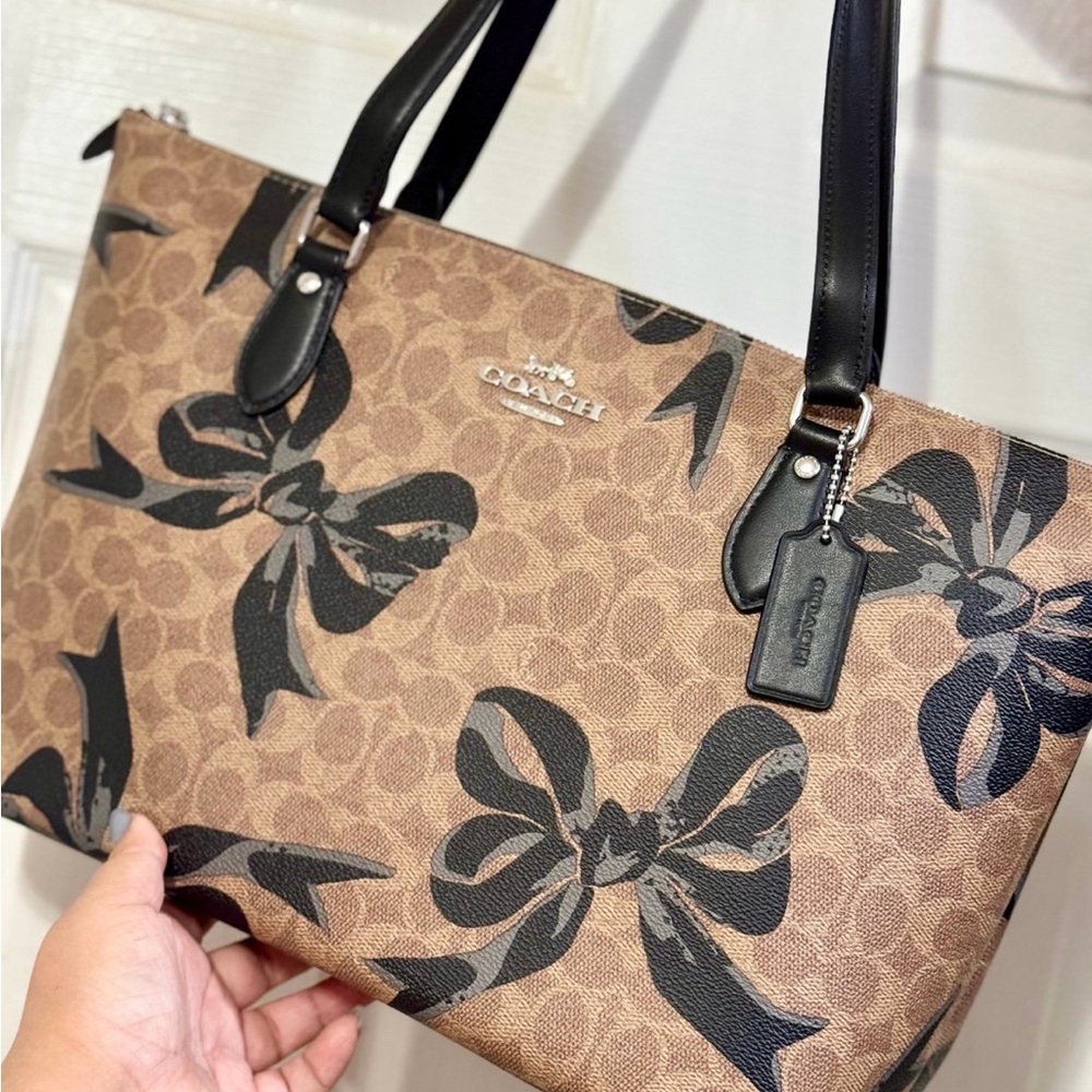 NWT Coach Gallery Tote Bag In Signature Canvas With Bow Print CZ174 - Picture 3 of 12